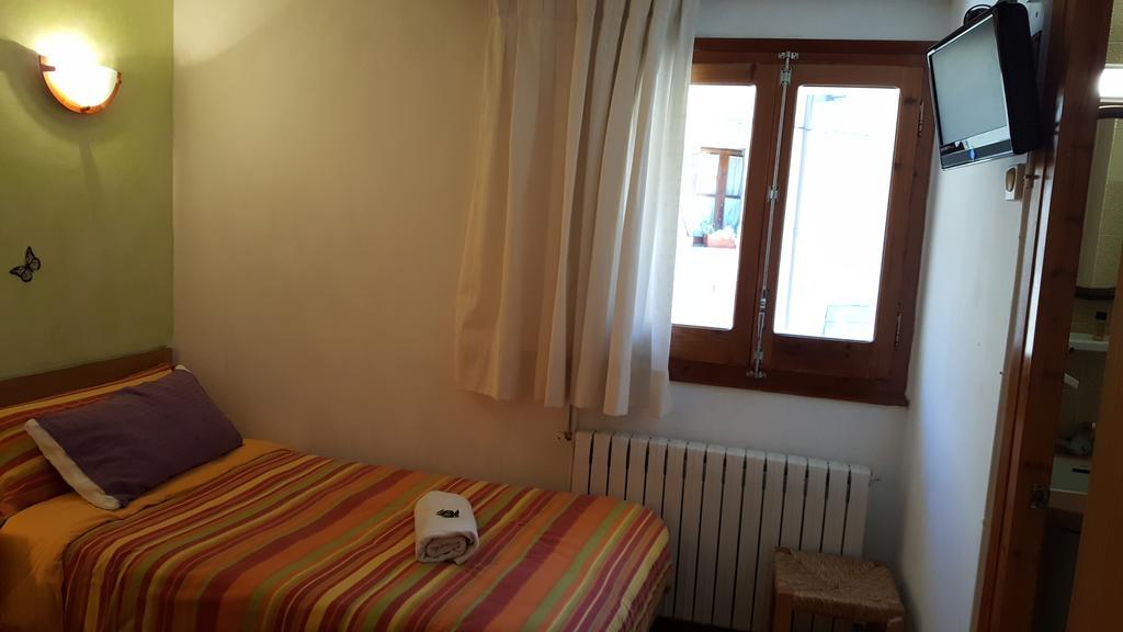 Hostal La Cuineta De Cal Triuet Gosol Exterior photo